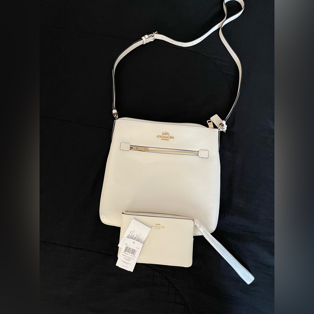 “NEW” Coach Crossbody Handbag w/ matching Wristlet.